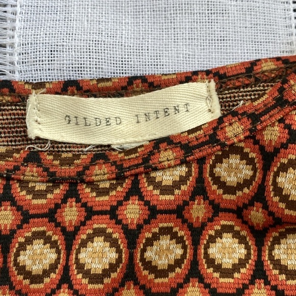 Gilded Intent open back sleeveless top. - Picture 6 of 11